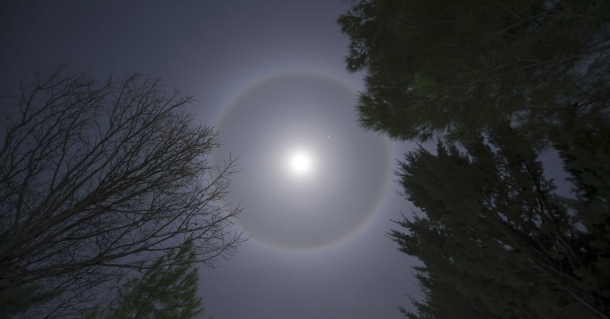 What is a lunar halo? : Mystical Raven